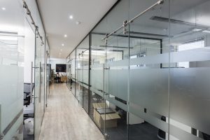 Các mẫu cửa nhôm kính mờ đẹp nhất hiện nay