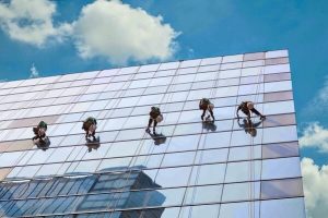 Dịch Vụ Lau Kính Nhà Cao Tầng: Giải Pháp Chuyên Nghiệp Cho Không Gian Sáng Bóng