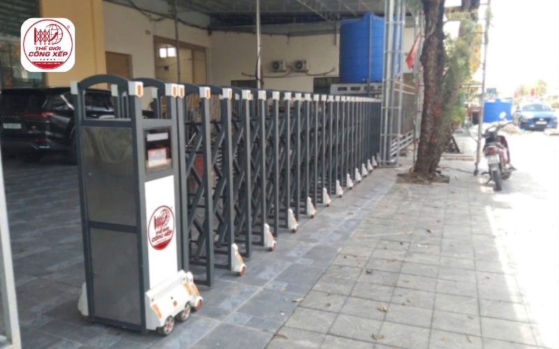 Cổng xếp hợp kim nhôm 